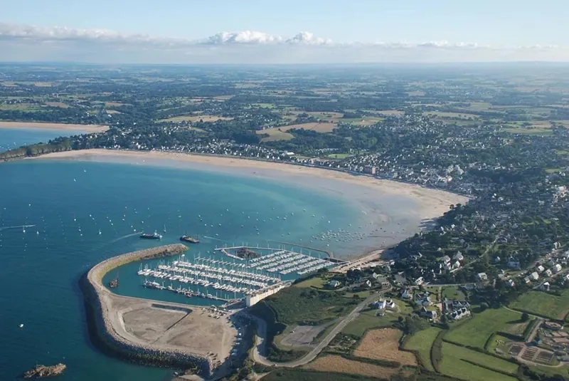 Vue aérienne du Port d’Armor et de la baie de Saint-Cast
