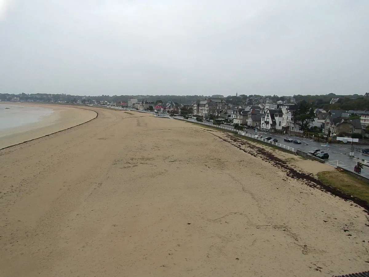 La Grande Plage de Saint-Cast-le-Guildo vue depuis la résidence
