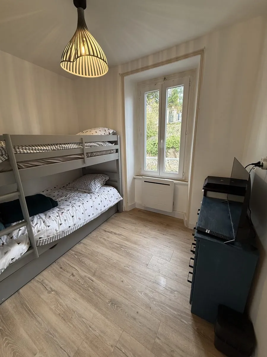 Deuxième chambre avec lits superposés, idéale pour les enfants